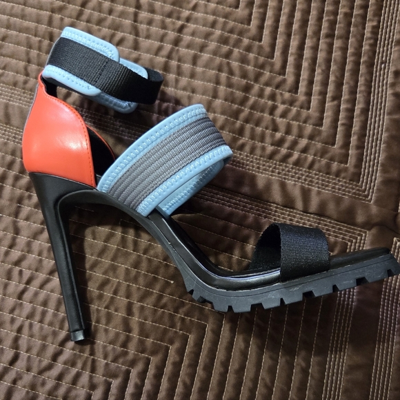 Steve Madden "Vices" Stilleto - Picture 5 of 10